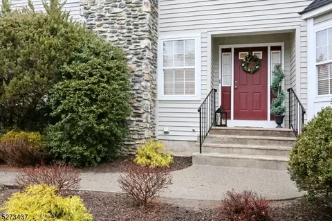 65 Hunter Rd, North Haledon, NJ 07508