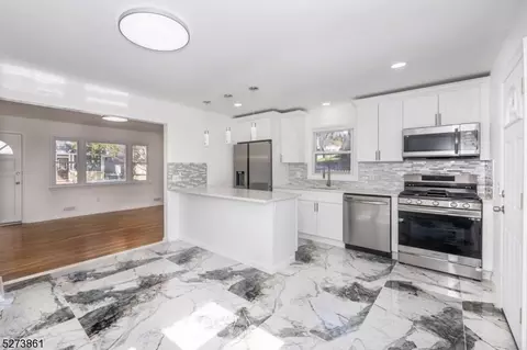 19 Cedarhurst Ave, Woodland Park, NJ 07424