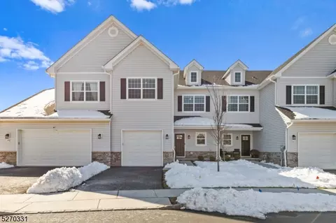 12 Daisy Dr, Somerset, NJ 08873