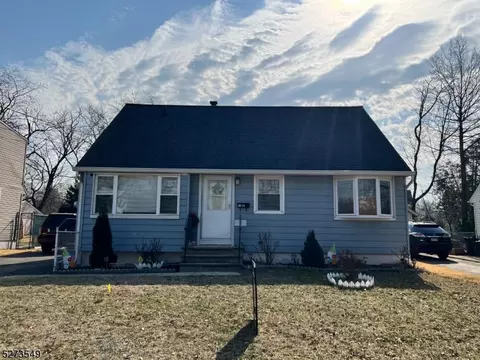 22 Independence Dr, Roselle, NJ 07203