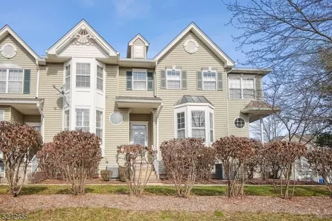 23 Chesterfield Ct, Flemington, NJ 08822