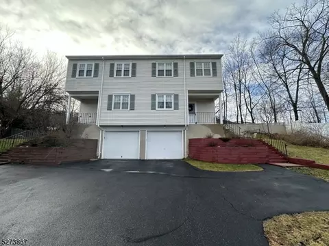 3 Marc Ct, Netcong, NJ 07857