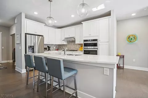 2 Vanderbilt Blvd #405, Florham Park, NJ 07932