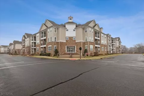 7110 Minuteman Ln, Somerset, NJ 08873