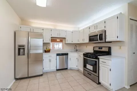 1707 Doolittle Dr, Bridgewater, NJ 08807