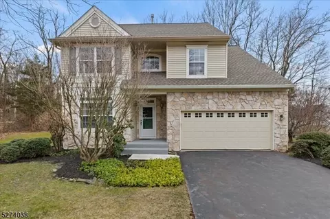 8 Lehigh Ct, Princeton, NJ 08540