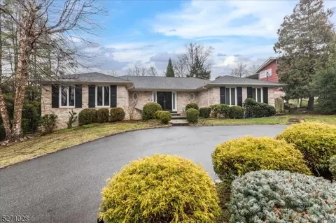 8 Robbins Ln, Millburn Twp, NJ 07078