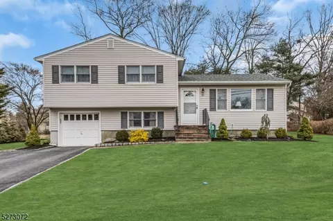 16 Highland Ave, Roxbury Twp, NJ 07876