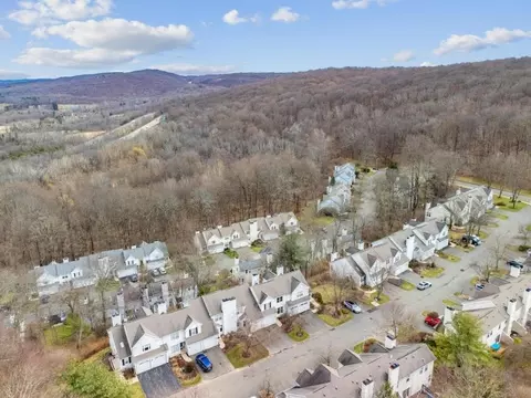 24 Rainier Ct, Hackettstown, NJ 07840