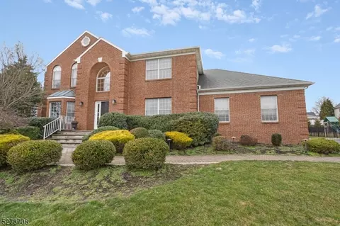 11 Briarwood Dr, Warren, NJ 07059