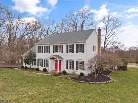6 Woods Edge Rd, Milford, NJ 08848