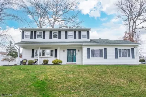 34 Hillery Dr, Mount Olive, NJ 07836