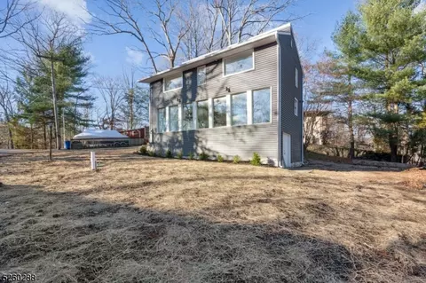 7 Pathfinder Trl, Byram Twp, NJ 07821