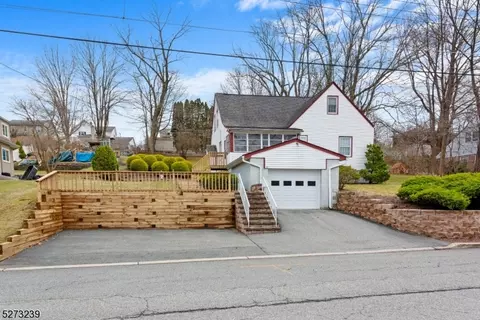 20 Koclas Dr, Netcong, NJ 07857