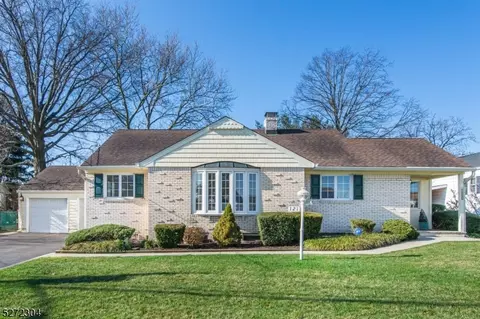 121 Friar Ln, Clifton, NJ 07013