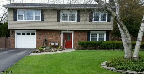 5 Thomas Pl, Ogdensburg, NJ 07439