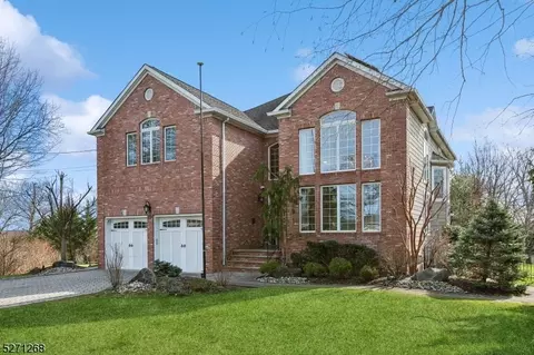 29 Ridge Dr, Livingston, NJ 07039