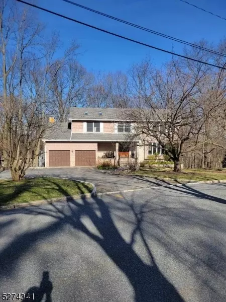 16 Lincoln Rd, Kinnelon, NJ 07405