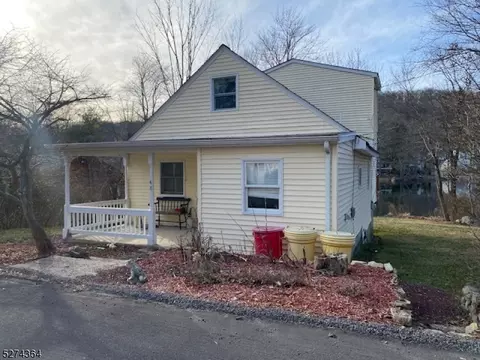 48 E Shore Trl, Hardyston, NJ 07460