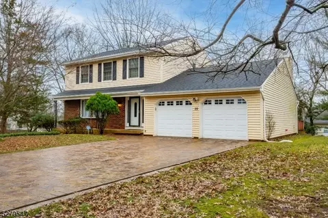 29 Winterberry Cir, Piscataway, NJ 08854