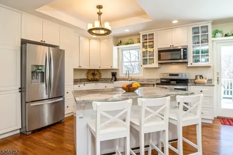 2 Highview Dr, Vernon Twp, NJ 07460