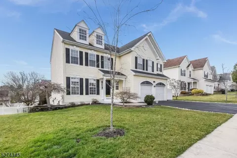 11 Melanie Ln, Phillipsburg, NJ 08865