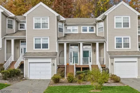 19 Woodmont Dr, Randolph, NJ 07869