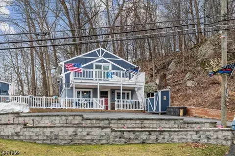 138 Maxim Dr, Hopatcong, NJ 07843