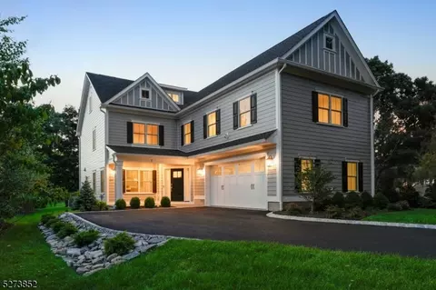 7 Hoyt St, Madison, NJ 07940