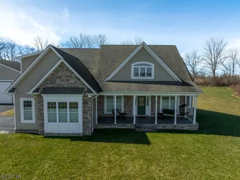 1 Cirrus Ln, Alexandria, NJ 08867