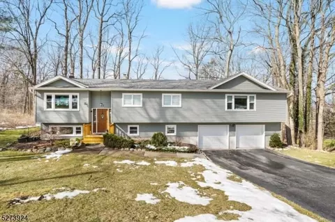 11 Tallahatchie Dr, Sussex, NJ 07461