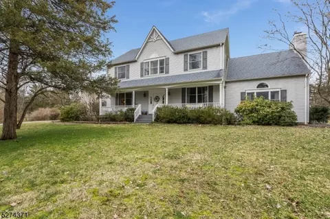 1102 Barley Sheaf Rd, Flemington, NJ 08822