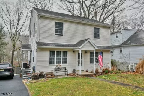 325 Skyline Lake Dr, Ringwood, NJ 07456