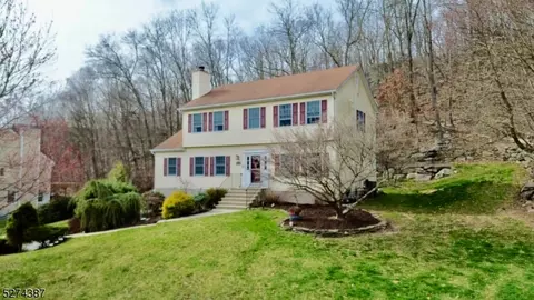 54 Paderewski Rd, Jefferson, NJ 07438