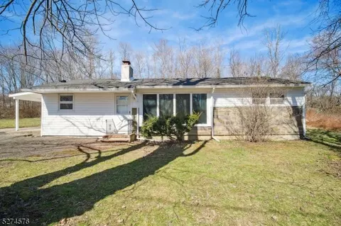 61 Adams St, Mansfield Twp, NJ 07865