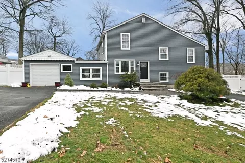 42 Rosslee Ave, North Haledon, NJ 07508