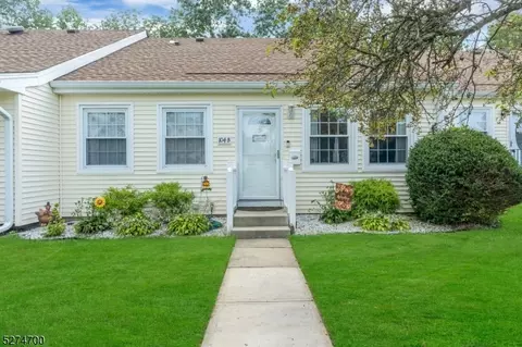 104 Broadgate Ct #B, Freehold, NJ 07728