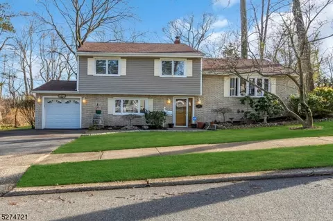 91 Birchwood Ter, Wayne, NJ 07470