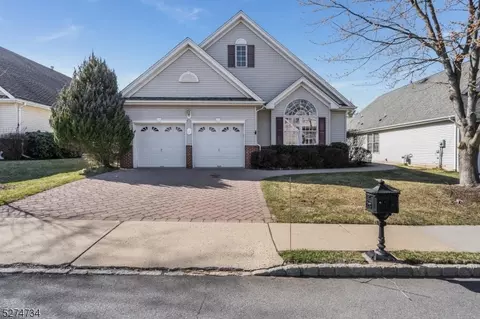 9 Tallman Ln, Franklin Twp, NJ 08873