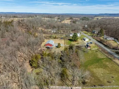 573 Delaware Rd, Hope Twp, NJ 07825