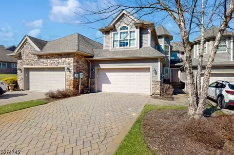 108 Tarrington Rd, Hamburg, NJ 07419
