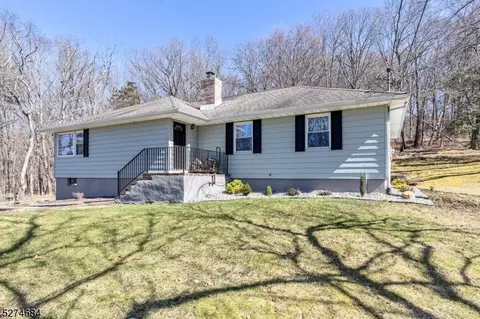 44 Park Ave, Randolph, NJ 07869