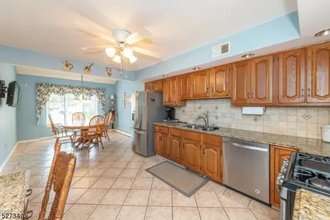 51 Matthew Rd, Wayne, NJ 07470 photo 4