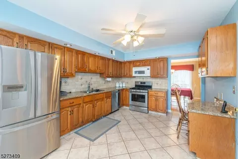 51 Matthew Rd, Wayne, NJ 07470 photo 2
