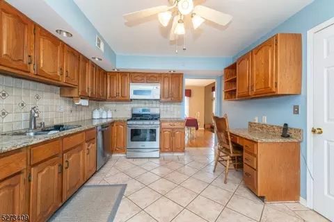 51 Matthew Rd, Wayne, NJ 07470 photo 3