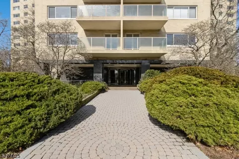 377 S Harrison St #18 J, East Orange, NJ 07018