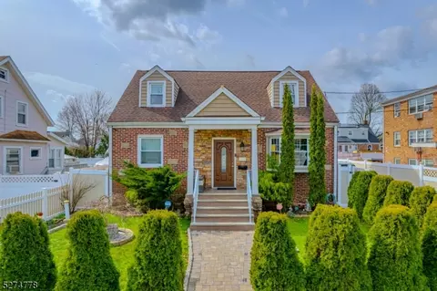 390 Aldene Rd, Roselle, NJ 07203