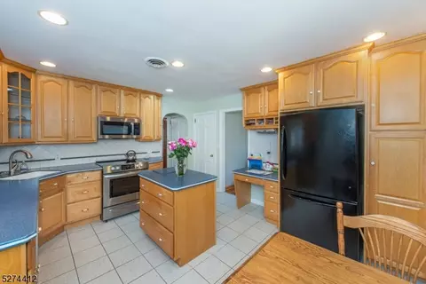 422 Terhune Dr, Wayne, NJ 07470 photo 15