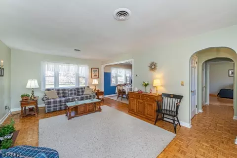 422 Terhune Dr, Wayne, NJ 07470 photo 6