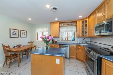 422 Terhune Dr, Wayne, NJ 07470 photo 13